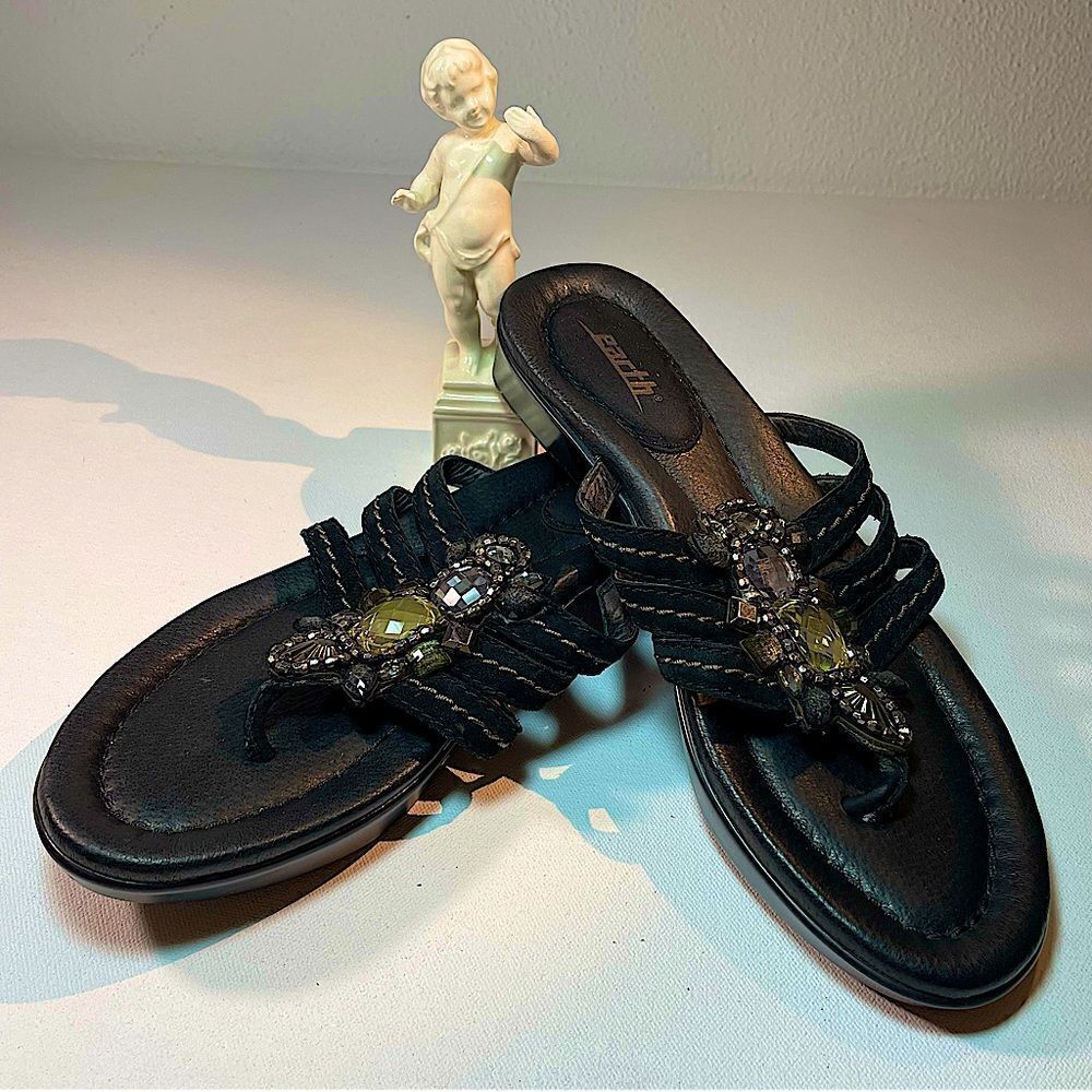 Earth saffron sandal black bling 8.5 NWOT